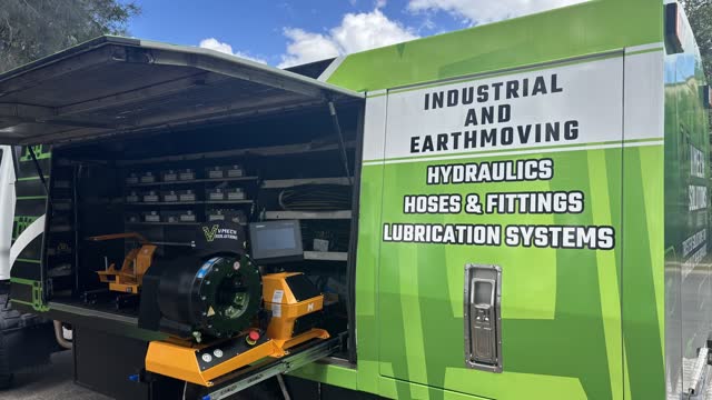 Mobile hydraulic hose service truck with on-board crimper — Sunshine Coast